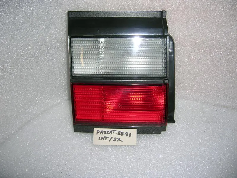 Fanalino Posteriore Interno Sinistro  Volkswagen Passat 88-93