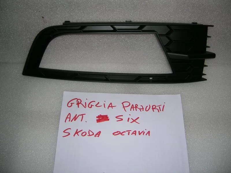 Griglia Paraurti Anteriore Sinistra Con Sede Fendinebbia Skoda Octavia 2013-2016