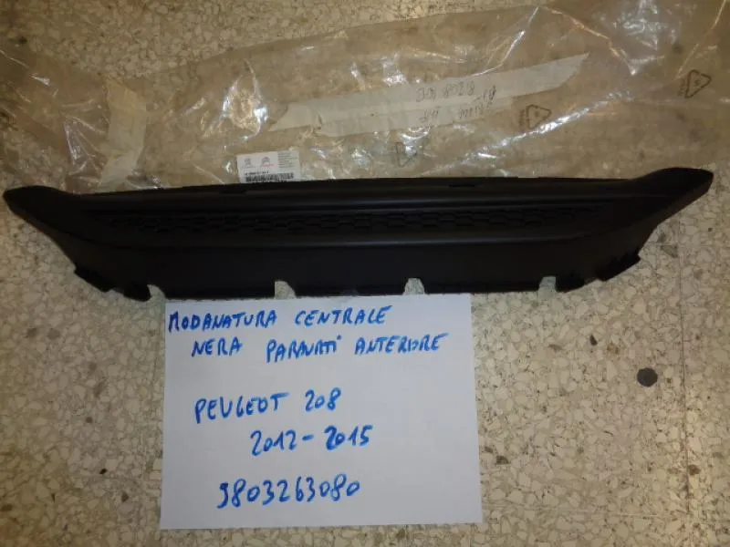 Modanatura Centrale Nera Paraurti Anteriore Peugeot 208 2012-2015