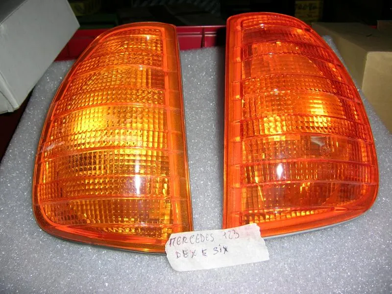 Fanalino ant.  Destro/ Sinistro Mercedes Serie  W123