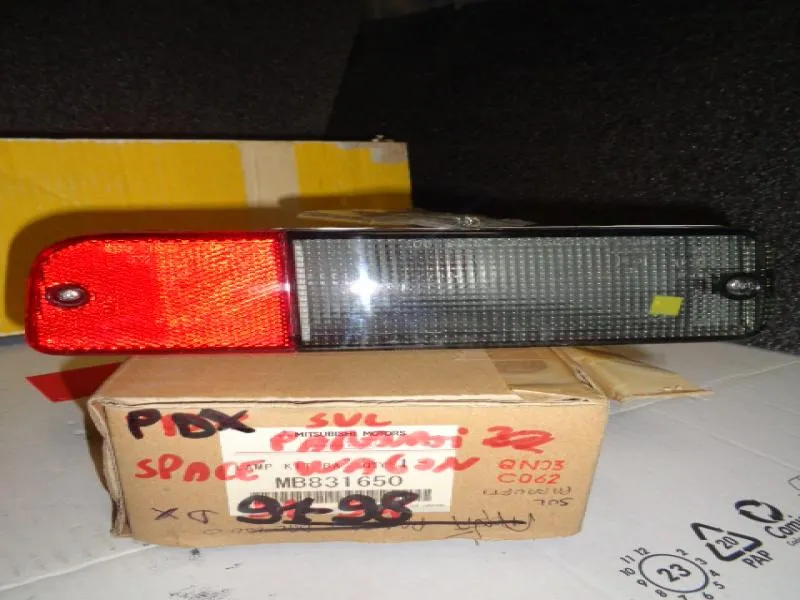 Fanalino Posteriore Destro Sul Paraurti Mitsubishi Space Wagon 1991-1998