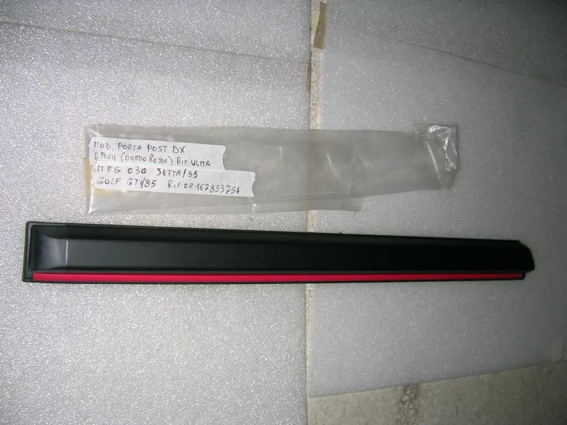 Modanatura Porta Posteriore Destra  Con Profilo Rosso  Volkswagen Jetta '85 GTi / Golf GTi '85