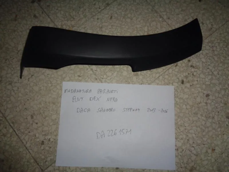 Modanatura Paraurti Anteriore Destra Nera Dacia Sandero Stepway 2013-2016