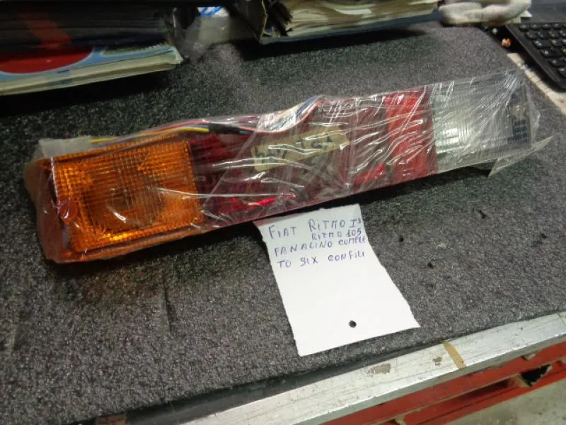 Fanalino Posteriore Sinistro Con Fili Fiat Ritmo 1 Serie