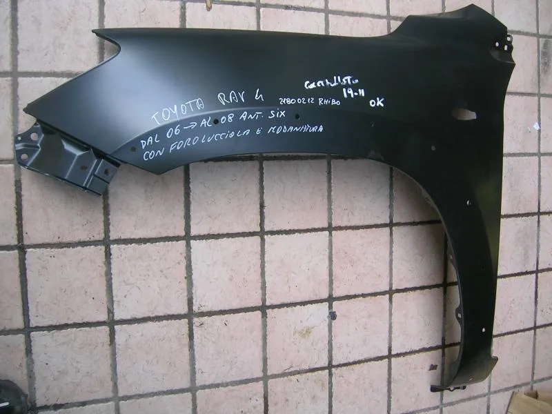 Parafango Anteriore Sinistro Con Fori Modanatura e Foro Lucciola Toyota Rav 4  2006-2008