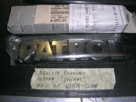 Scritta Frontale Nissan Patrol
