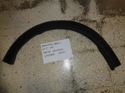 Parafanghino Anteriore Sinistro Dacia Sandero Stepway 2009>