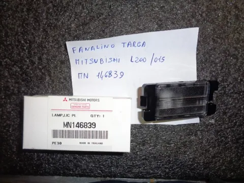 Fanalino Luce Targa Mitsubishi L200 2015