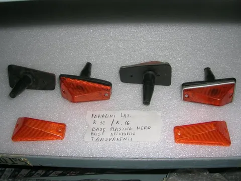 Fanalini Laterali Base Plastica Nero Base Alluminio Trasparenti Renault 12 Renault 16