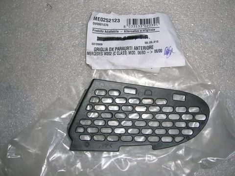 Griglia Paraurti Anteriore Destra Mercedes Classe C W202 1993-1997