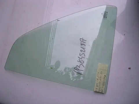 Vetro Fisso Posteriore Sinistro Verde Volkswagen Golf 84 / Jetta