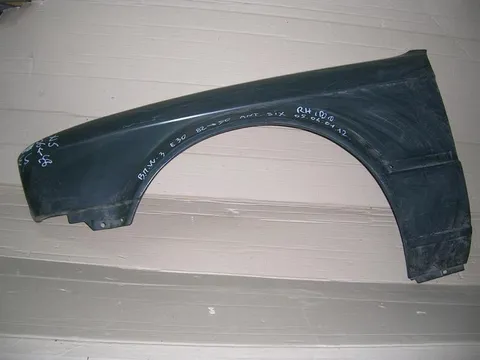 Parafango anteriore SX BMW E30