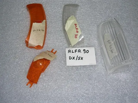 Plastica Fanalino Anteriore Destro E Sinistro Alfa 90