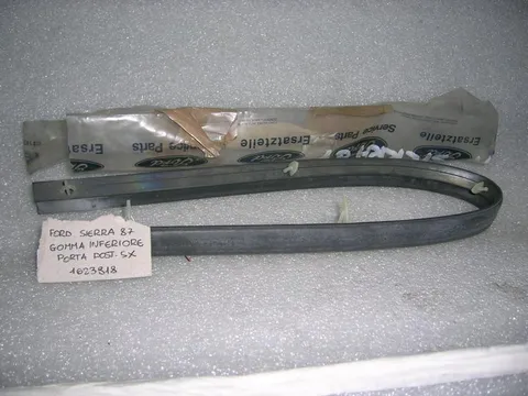 Guarnizione Inferiore Porta Posteriore Sinistra Ford SIerra 87'