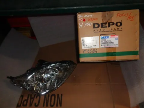 Proiettore Destro Ford Focus Del 2001 Con Lente Xeno
