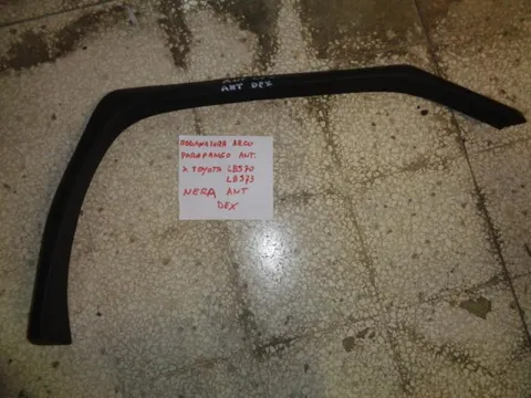 Parafanghino Anteriore Destro Nero Toyota Land Cruiser Lj70 - Bj73