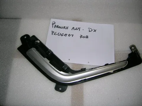 Cornice Griglia Paraurti Anteriore Destra Con Modanatura Grigia  Peugeot 308 '011