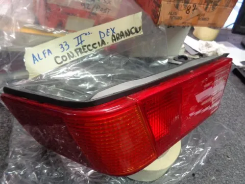 Fanale Posteriore Destro Con Freccia Arancio Alfa Romeo 33 2^ Serie