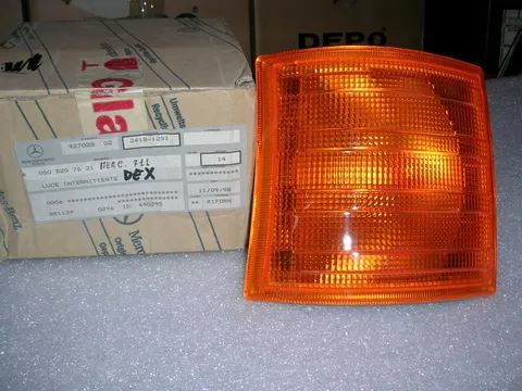 Fanalino Ant. Dx Mercedes 711