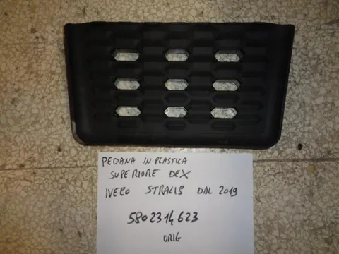 Pedana In Plastica Superiore Destra Iveco Stralis 2019