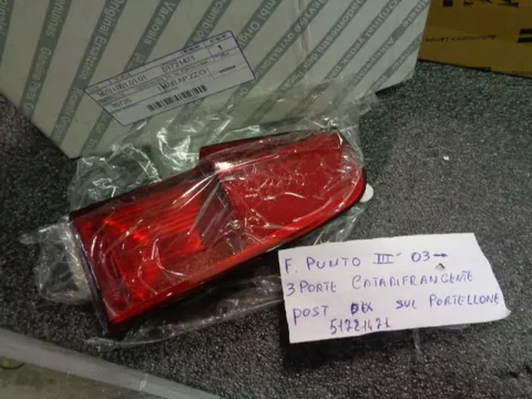Catadriotto Posteriore Destro Su Portellone Fiat Punto 2003-2010 3 Porte