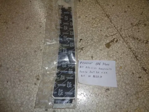 Kit Adesivi Montanti Porta Anteriore Destro e Sinistro Peugeot 106 3Porte
