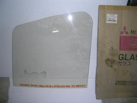 Vetro Fisso Parafango Posteriore Sinistro Bronzo Mitsubushi Pajero 5 Porte '91