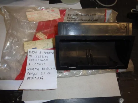 Base Supporto In Plastica Posacenere Per Lancia Gamma Berlina Coupe