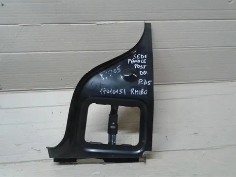 Sede fanale posteriore DX Peugeot 205