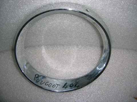 Cornice Faro Peugeot 404