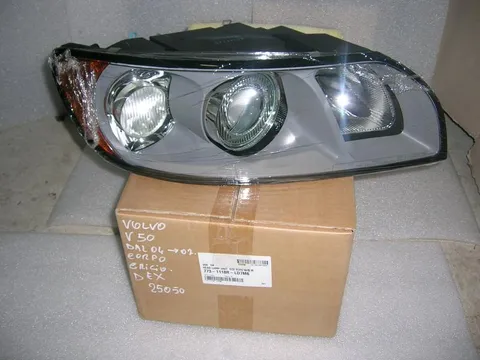 Proiettore Destro  Volvo V50 2004-2007
