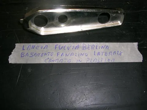 Basamento Fanalino Laterale In Plastica Cromata Lancia Fulvia Berlina