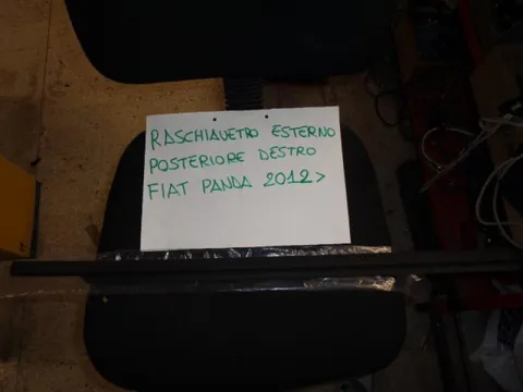 Raschiavetro Esterno Posteriore Destro Fiat Panda 2012>