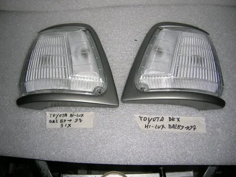 Fanalino Anteriore Destro e Sinistro Cornice Grigia Toyota Hi-Lux 1991-1997