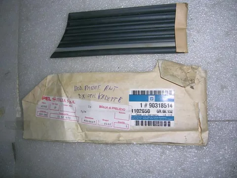 Modanatura Parafango Anteriore Destro Opel Kadett