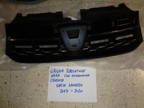 Griglia Radiatore Nera con Modanature Cromate Dacia Sandero 2017-2020