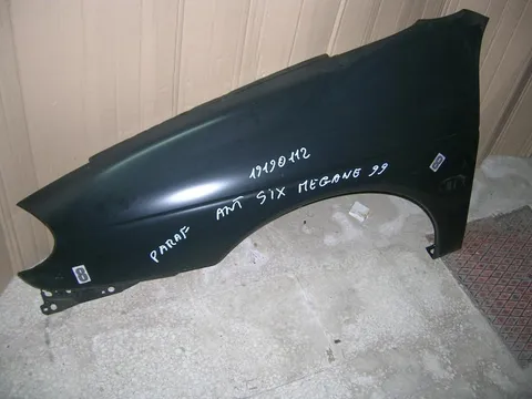 Parafango Anteriore Sinistro Renault Megane'99