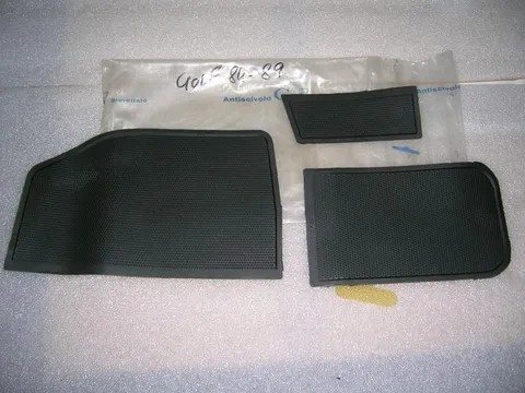 Tappetino Antiscivolo Per Cruscotto Golf Da 84' A 89'