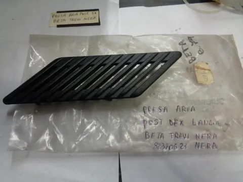 Presa Aria Posteriore Destro Nera Lancia Beta Trevi