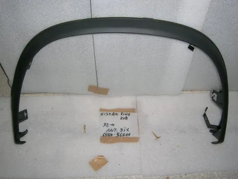 Modanatura Parafanghino Anteriore Sinistro Nissan King Cab '92