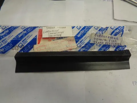 Guarnizione Convogliatore Radiatore Lancia Thema / Fiat Croma