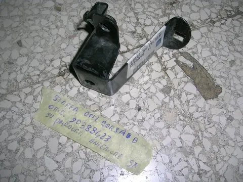 Staffa Paraurti Anteriore Sinistra Opel Corsa B'93