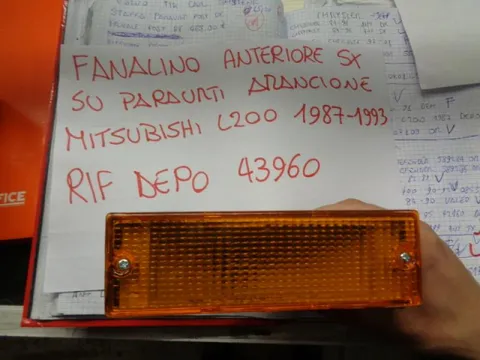 Fanalino Anteriore Sinistro Arancione Su Paraurti Mitsubishi L200 1987-1993