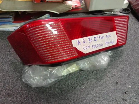 Fanale Posteriore Destro Con Freccia Chiara Alfa Romeo 33 2^ Serie