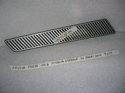 Griglia Presa Aria Piccola Esterna Su Parafango Posteriore Destro A112
