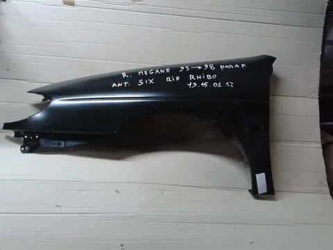 Parafango anteriore SX Renault Megane '95