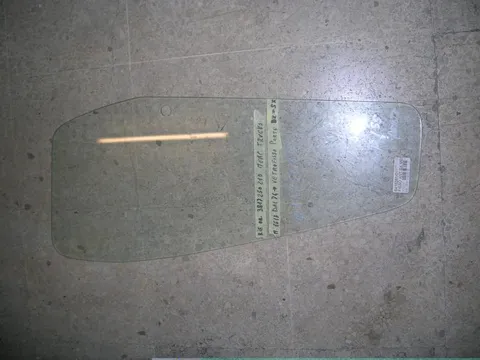 Vetro Fisso Anteriore Destro=Sinistro Mercedes 1617Trucks 2 Porte  74'  ( Cabina 381 )