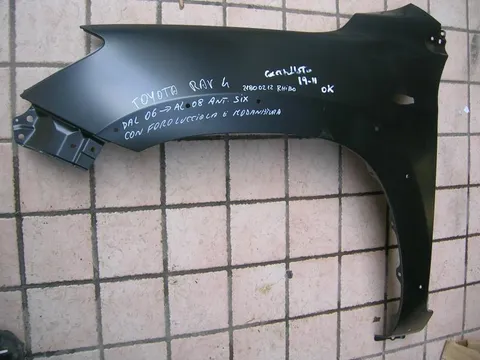 Parafango Anteriore Sinistro Con Fori Modanatura e Foro Lucciola Toyota Rav 4  2006-2008