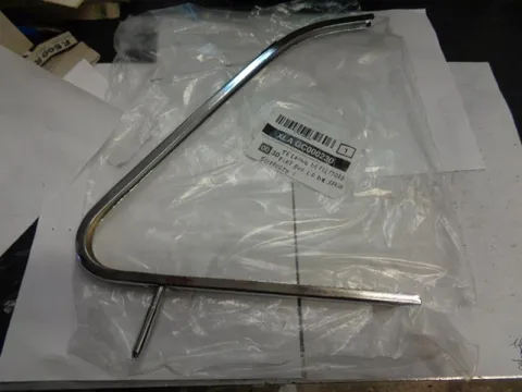 Telaio Deflettore Destro Senza Supporto Per Fiat 500 L R